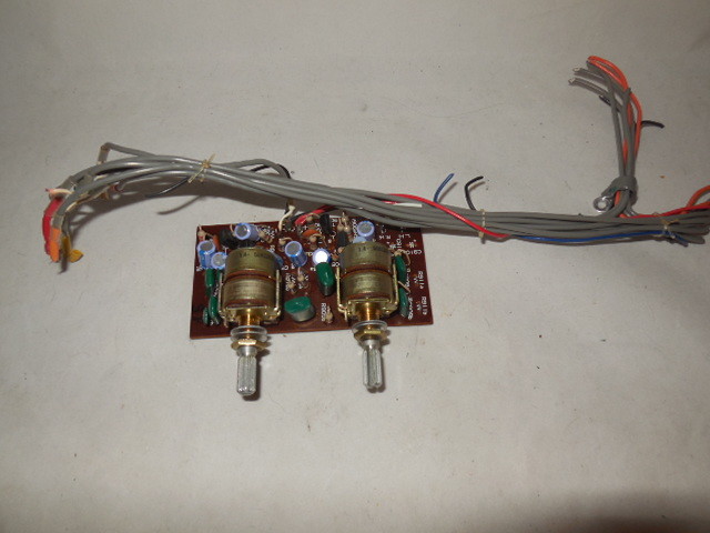 One Vintage Sherwood S-7100 Stereo Receiver Tone Control Board 9004 Bass Treble