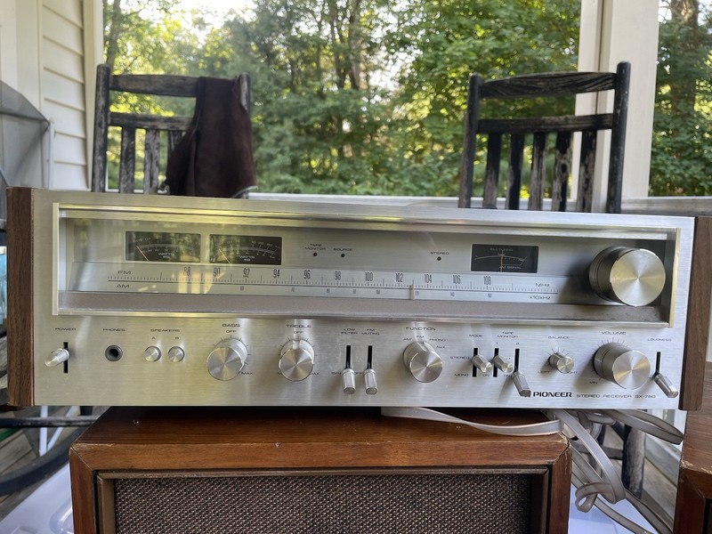 Pioneer Stereo Receiver AM/FM Tuner Analog Controls Classic Design