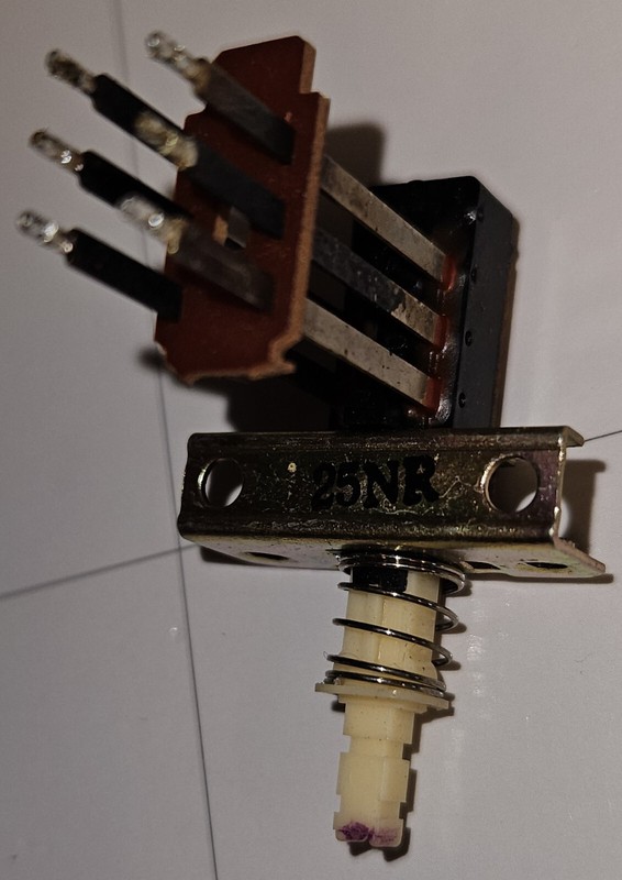 REALISTIC STA-2100D | button 25NR