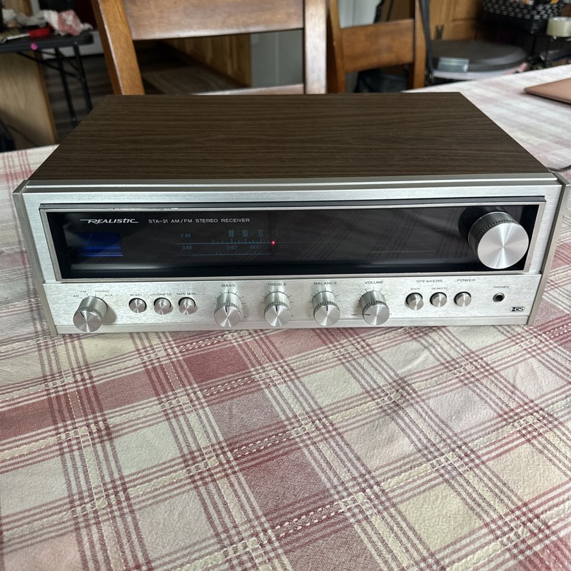 Realistic STA-21 AM/FM Stereo Receiver Walnut Casing. TESTED. WORKS EXCELLENT!