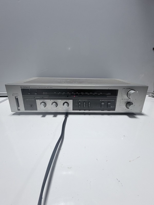 Pioneer SX-202 Stereo Receiver Vintage Powers On Lights On For Parts Repair