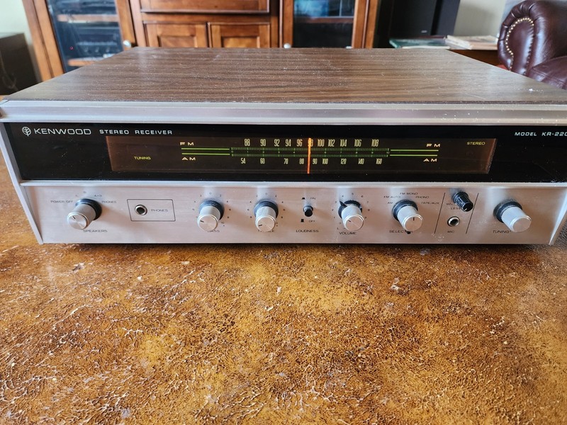 Kenwood KR-2200 Stereo Receiver UNTESTED! POWERS ON! CLEAN! VTG Audio FM/AM
