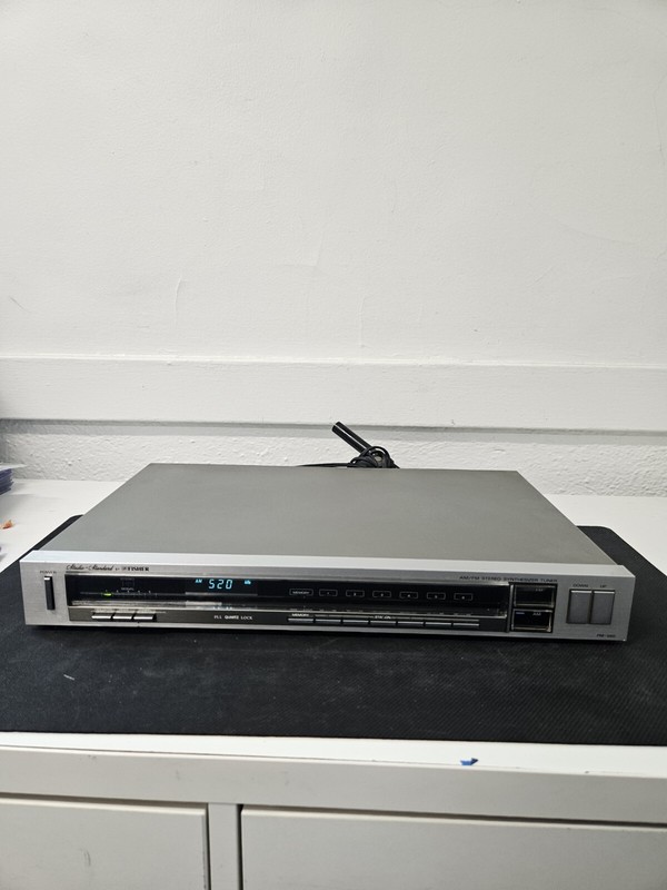 Fisher FM-550 AM/FM Stereo Tuner