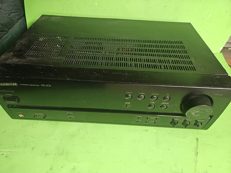 PIONEER SX-205 AM-FM Stereo Receiver