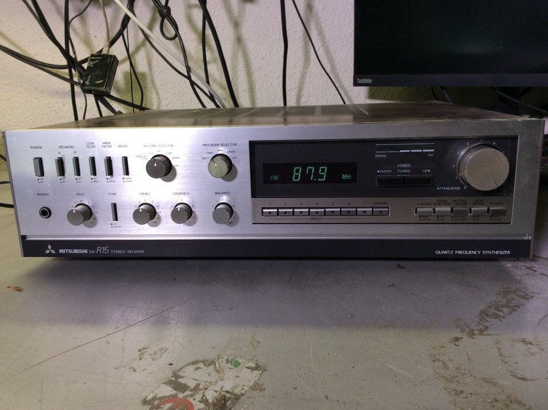 Mitsubishi DA-R15 Stereo Receiver AM FM Phono Silver Woodgrain