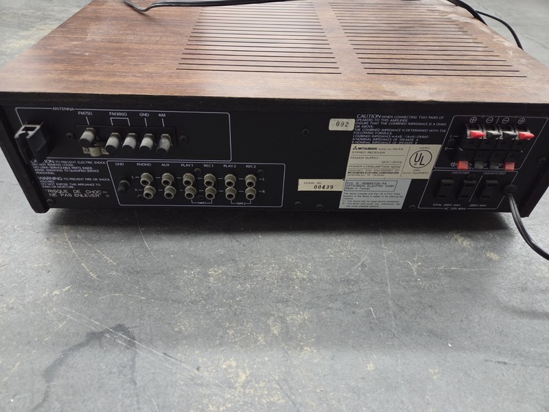 Mitsubishi DA-R8 AM FM STEREO RECEIVER Untested gallery