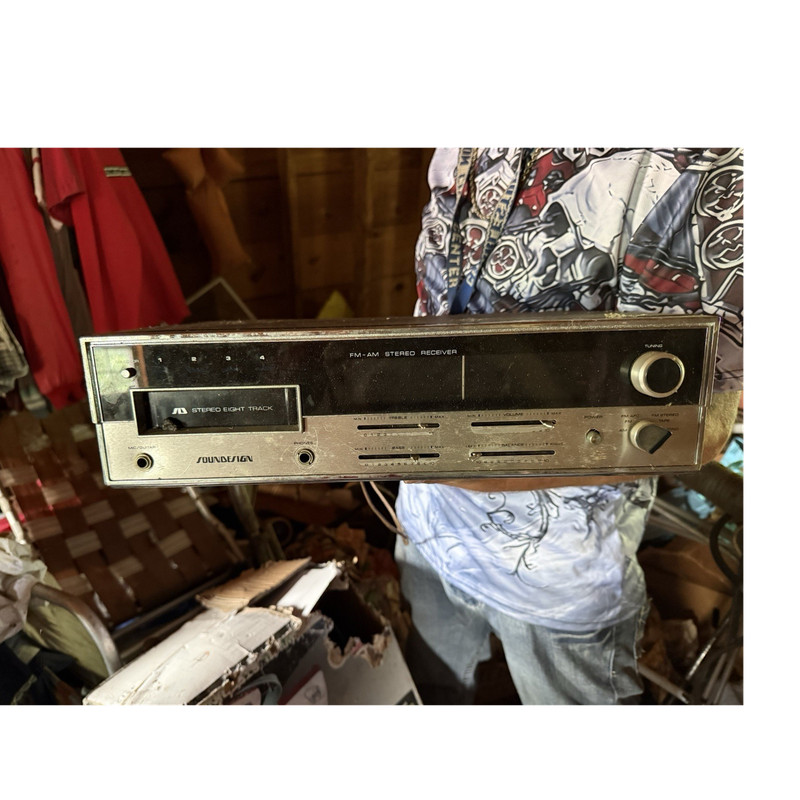 Soundesign FM-AM Stereo Receiver with Eight Track Player