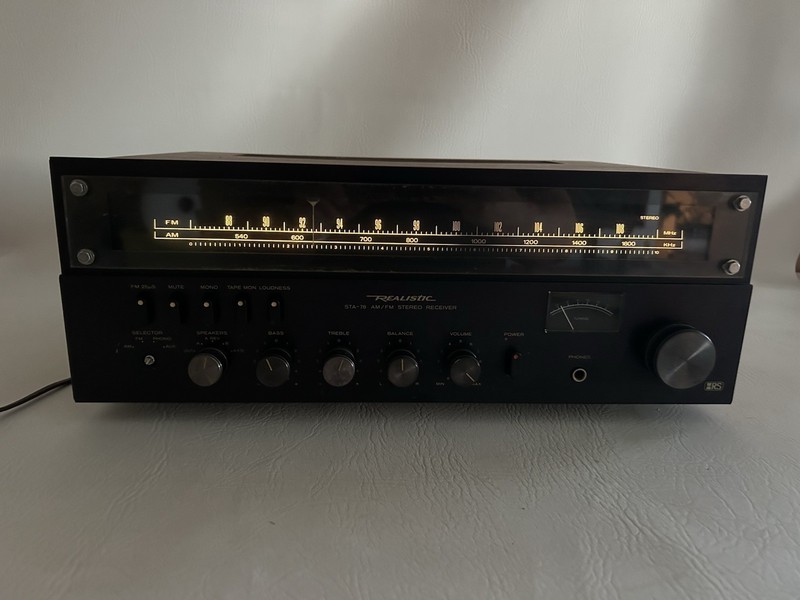 REALISTIC STA-78 AM FM Stereo Wood Veneer Works Please Read