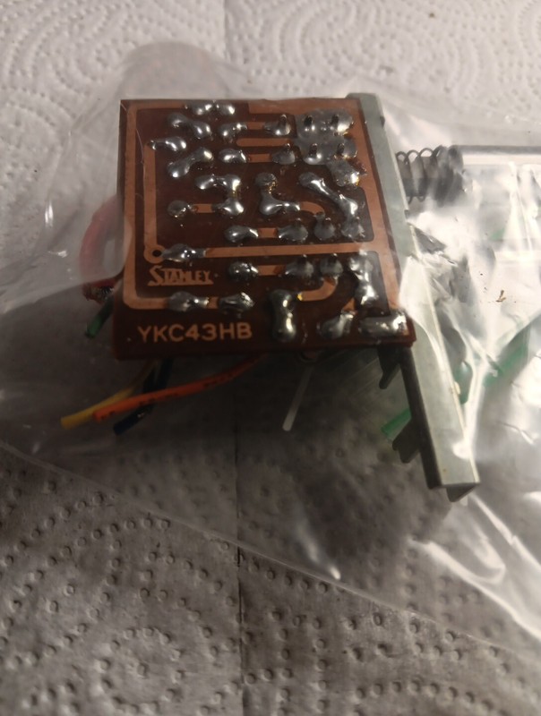 KENWOOD KR-3600 Push Button Board YKC43HB