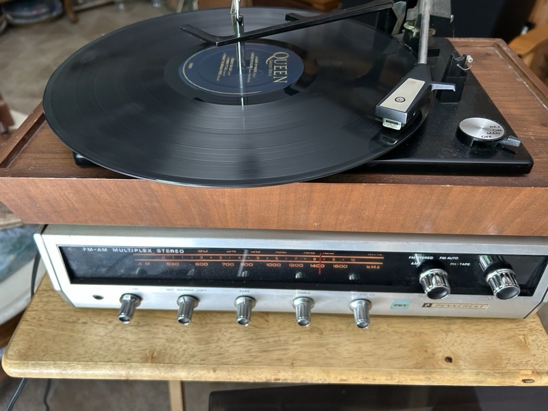 Vintage Penncrest AmFm Stereo,Turntable, & Speakers. 70’s. Sound Great! gallery
