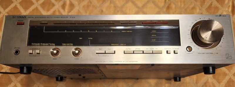 Luxman R-404 AM/FM Digital Synthesized Stereo Receiver