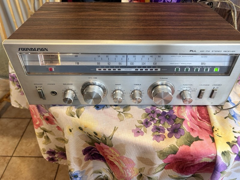 Vintage SOUNDESIGN Stereo Radio Receiver Am/fm Player Wood Grain Retro VIDEO gallery