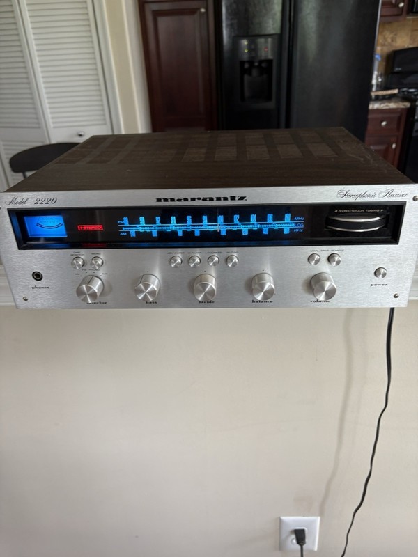 Marantz Model 2220 Stereo Receiver