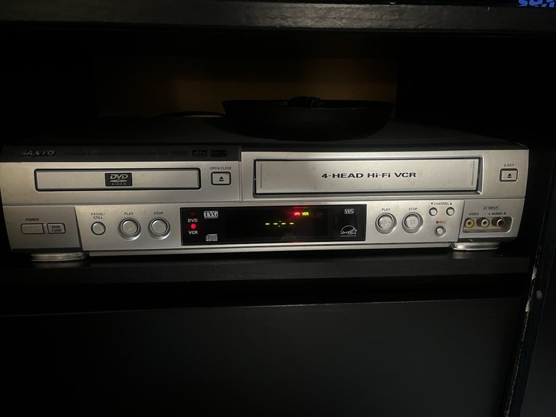 Sanyo DVD/VCR Combo Player – 4-Head Hi-Fi VHS + DVD (Working)