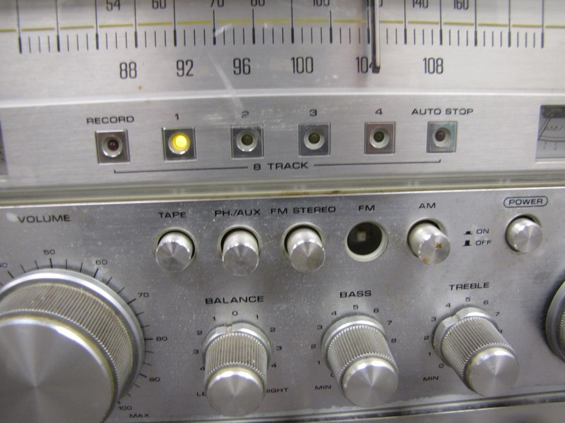 Vintage Soundesign PLL Model 5928 AM-FM Stereo Receiver Cassette 8 Track Record gallery