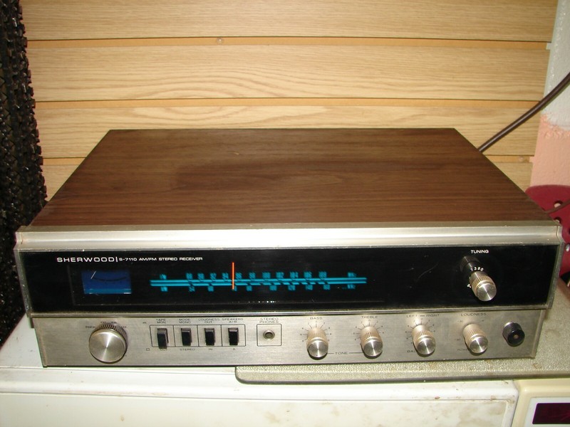 Vintage Sherwood AM/FM Stereo Receiver Model S-7110 - TESTED works