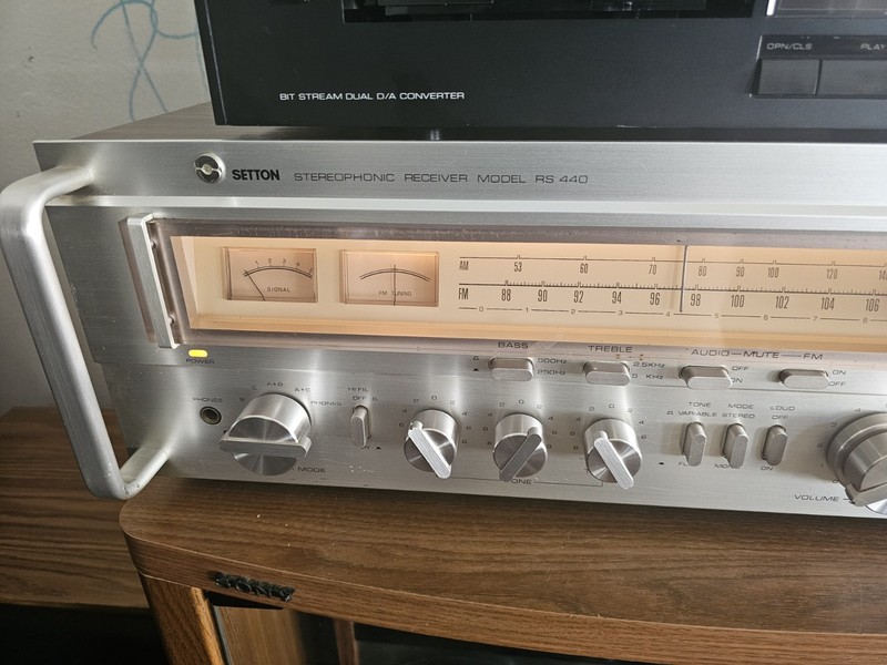 Setton Stereophonic Vintage Receiver AM/FM Model RS440 gallery