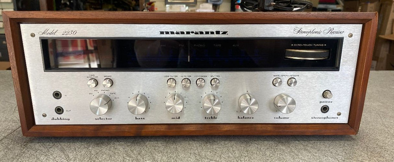 MARANTZ 2230 VINTAGE STEREO RECEIVER * minor damage ON FRONT RIGHT CORNER
