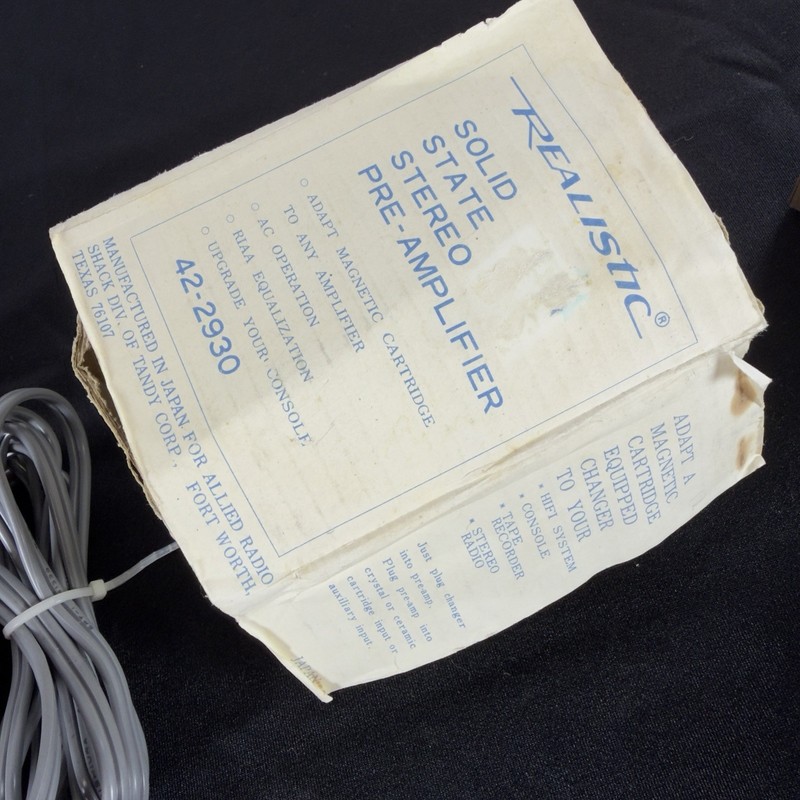 VINTAGE REALISTIC SOLID STATE STEREO PRE-AMP1LIFIER #42-2930 gallery