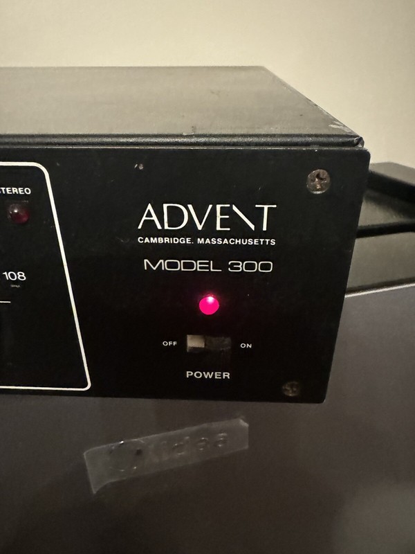 Vintage Advent Model 300 FM Stereo Receiver - Tested gallery