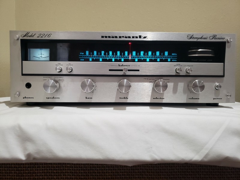 Vintage Marantz 2216 Receiver in great condition & working well