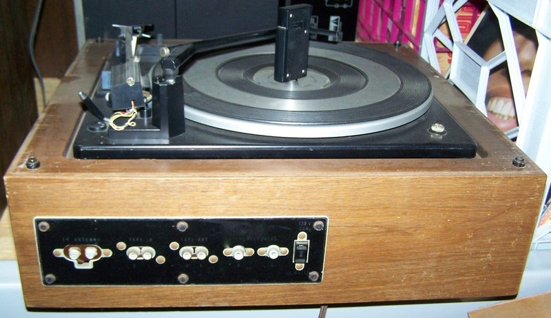 Penncrest Vintage Stereo Receiver w/ Built-in Turntable gallery