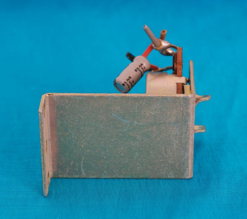 Marantz Model 2245 FM/AM Receiver Parts : Potentiometer for P550 Board gallery