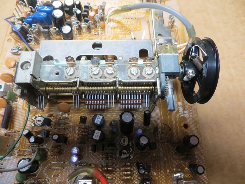 YAMAHA CR-1020 STEREO RECEIVER TUNER/PHONO BOARD PART # NA06894 gallery