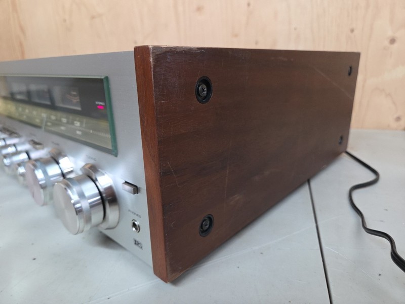 VTG Realistic STA-2080 Stereo Receiver Walnut Sides Excellent Condition RARE gallery