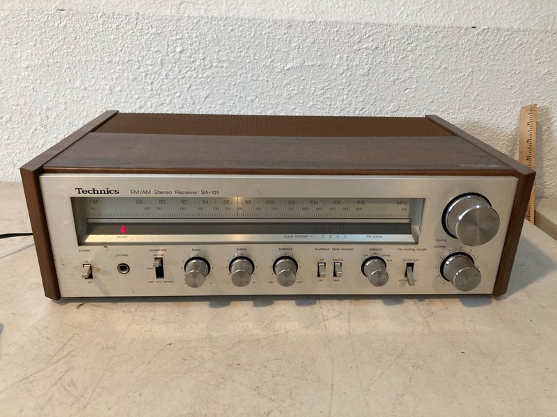 Vintage Technics SA-101 Stereo Receiver Clean