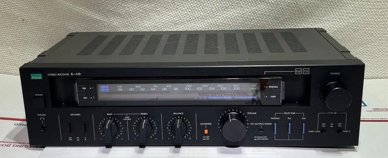 Vintage SANSUI R-410 AM-FM STEREO RECEIVER Works-Display light is out.