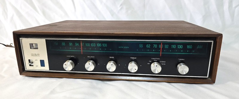 Vintage RCA RZC800W Solid State AM FM Receiver Wood Case Stereo Japan