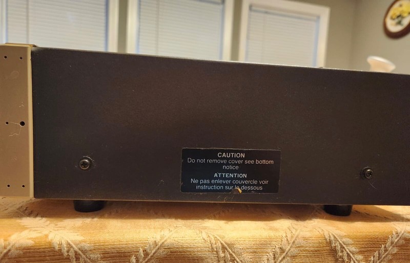 Luxman R-404 AM/FM Digital Synthesized Stereo Receiver gallery
