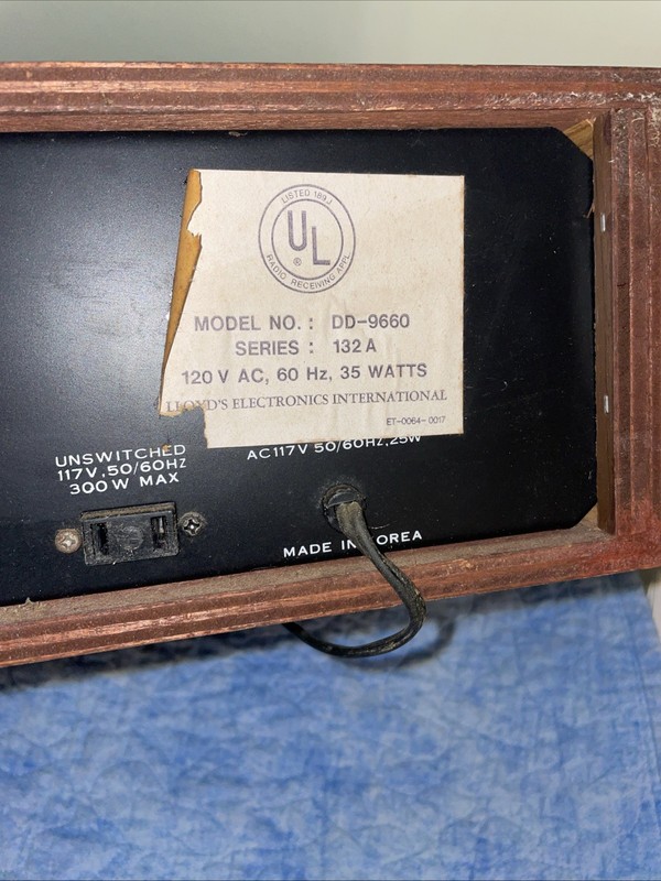 LLOYD's AM-FM Stereo Multiplex Receiver 8 Track Player Powers On gallery