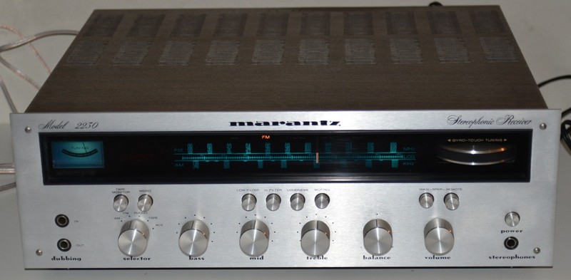 vintage Marantz 2230 Stereo Receiver Phono FM/AM Japan tested working VG