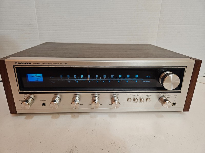 Pioneer SX-434 AM/FM Stereo Receiver - Vintage Excellent Condition gallery