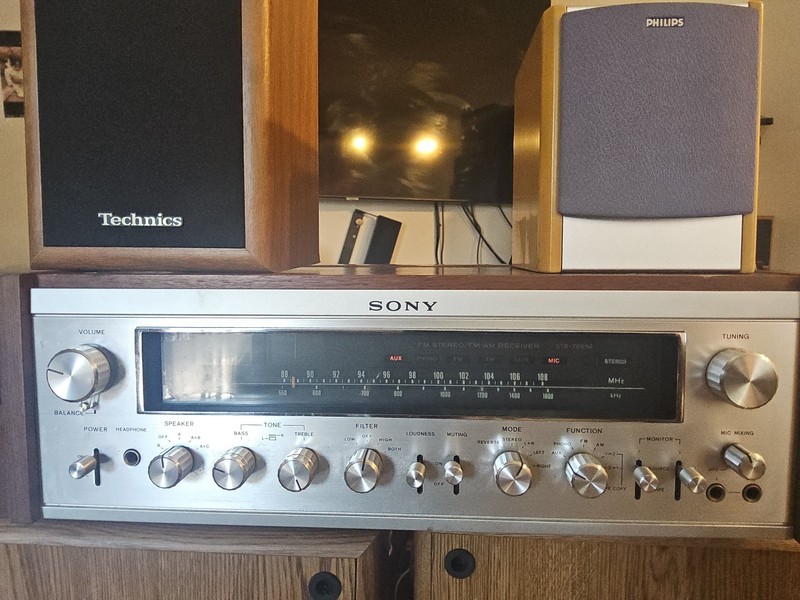 Vtg Sony STR-7065 AM/FM Silver Faced Stereo Receiver gallery
