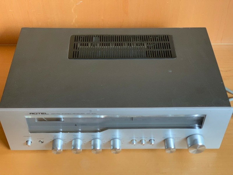ROTEL RX-300 VINTAGE STEREO AM/FM RECEIVER~PHONO INTEGRATED AMPLIFIER gallery
