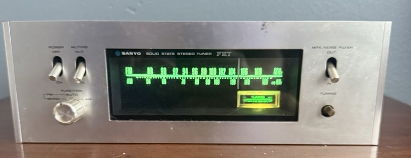 Vintage Sanyo Model FMT-1400K AM/FM Solid State Stereo Tuner Works READ