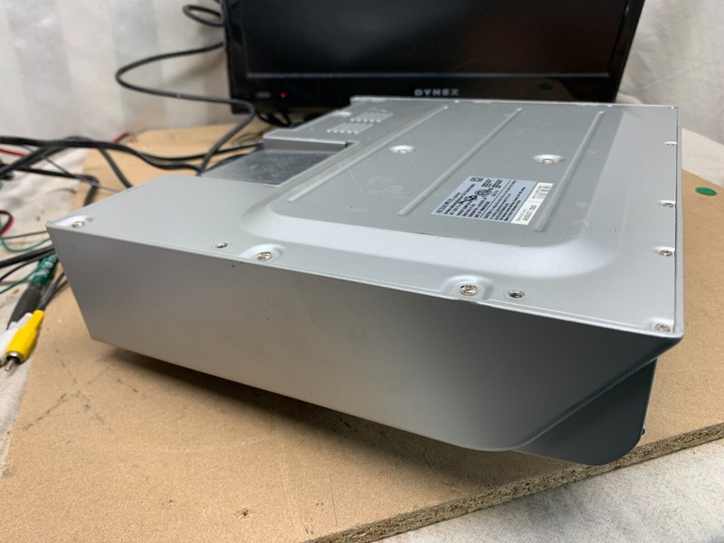 Audiovox KCD-3180 VTG Under Cabinet Kitchen & Garage AM/FM Clock Radio CD Player gallery