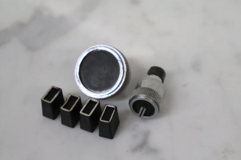 Nice Used Vinatge Zenith Allegro 'Wedge' J596W Original Replacement Knobs Button gallery
