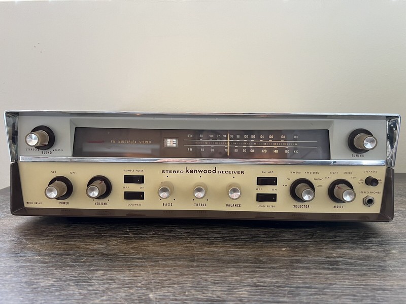 VINTAGE RARE KENWOOD KW-40 TUBE STEREO Tube RECEIVER POWERS ON UNTESTED gallery