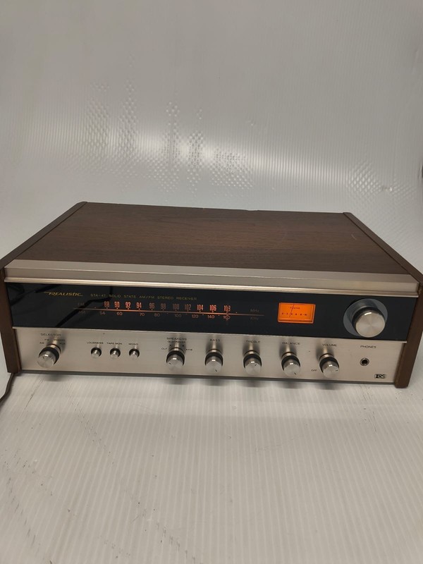 Vintage Realistic STA-47 Solid State AM/FM Stereo Receiver model 31-2057