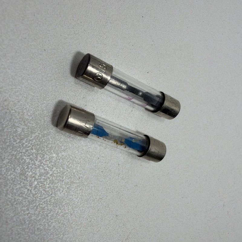 SHERWOOD S-7010A FUSE OEM Fuses 125v 1.5 A w/ Cover And Screw gallery