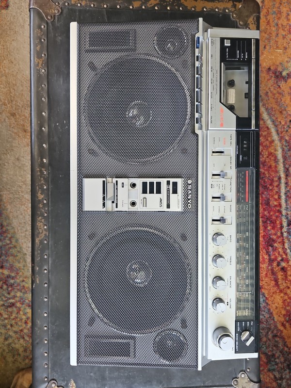 Sanyo M-X650K 4 Speaker Boombox
