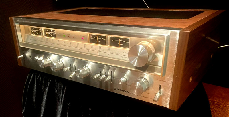 Vintage Pioneer SX-880 Stereo Receiver at 60 Watts RMS X 2/8 ohms gallery