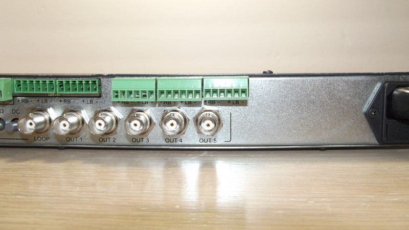 1:10 Video/ Audio Multiple Display Distributor Composite/ S-Video Kramer VM-1411 gallery