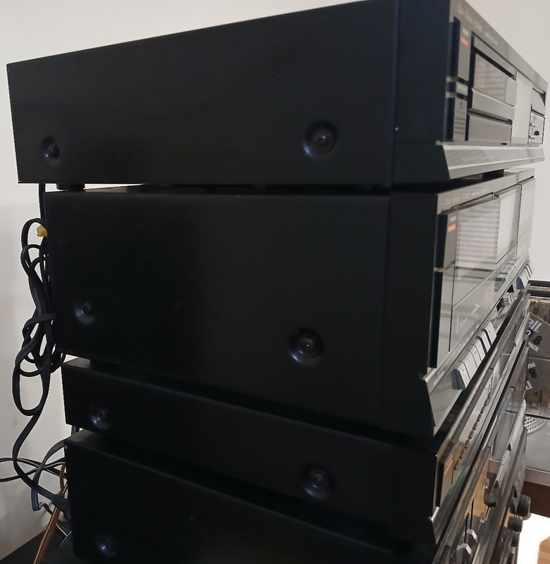 Fisher Studio Standard Stereo System C-870-powers up-Parts or Repair- See Video gallery