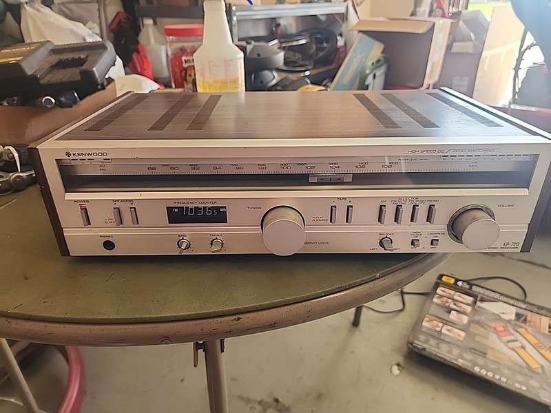 KENWOOD KR-720 AM/FM STEREO RECEIVER UNTESTED POWERS ON NICE L$$K