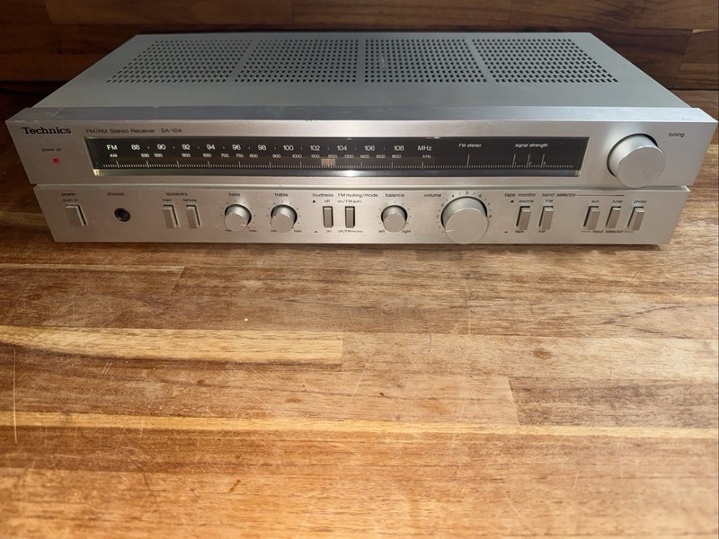 Technics Model SA-104 FM/AM Stereo Receiver Tested Working Good Clean Contacts